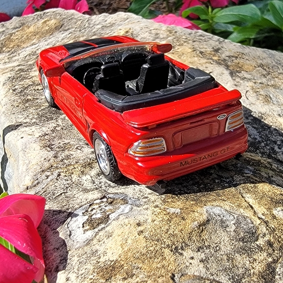 NEW RAY ♡ Red w/Black Racing Stripes 1994 Ford Mustang GT Convertible 1:43 Scale - Picture 10 of 14